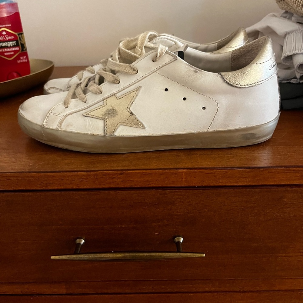 Golden goose sneaker, size 39, lightly worn (under 10 times)